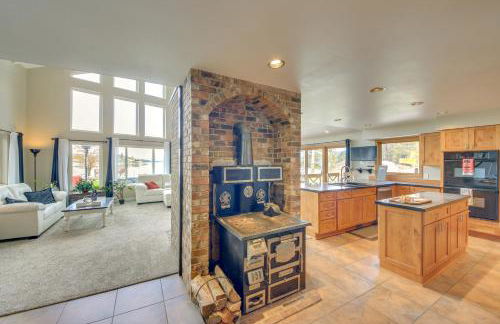 Beachfront Sagle Retreat with Boat Dock and Lift - Foto 10