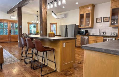 Secluded with Hot tub, Pool table, Arcade, Fishing andTheater Room - Photo 19