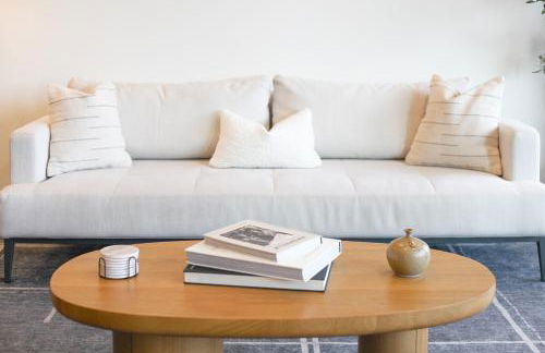 Skyline Nights in Downtown Nashville Walk to Broadway with Pool and Gym - Foto 10