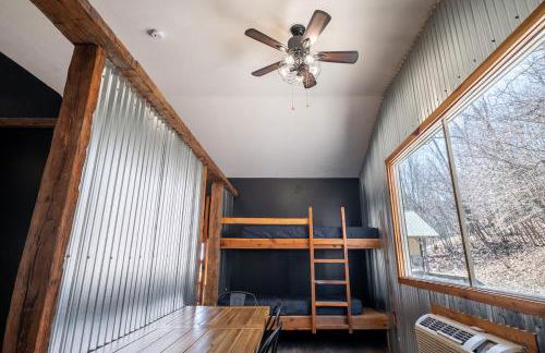 Equipped Cabin Surrounded by Nature in Indiana - Foto 12