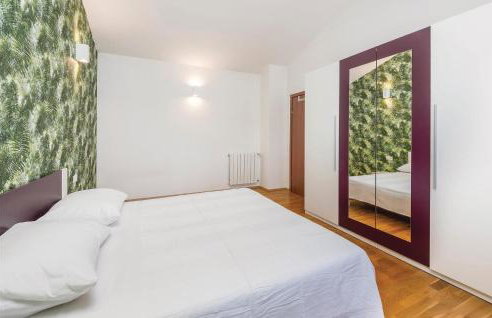 Lovely Home In Susnjevica With Kitchen - Photo 27