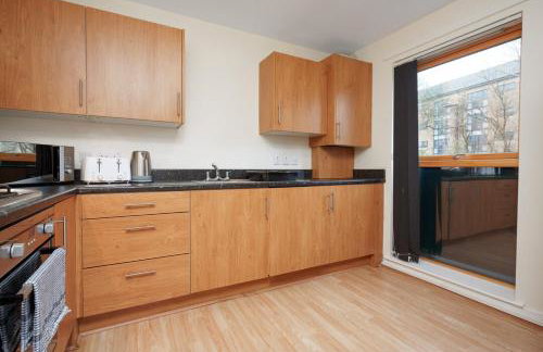 2BR Apartment with Parking Near Southside and Queens Park - Foto 12