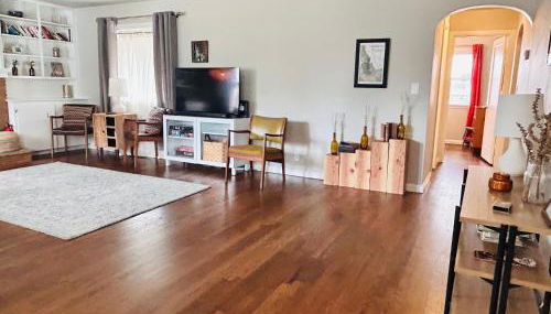 Celebration Chalet! Quant, cozy, a few blocks from BSU and close to downtown Boise, Fireplace, 4 beds, and seating for 6 Pets Welcome! - Photo 3, Other