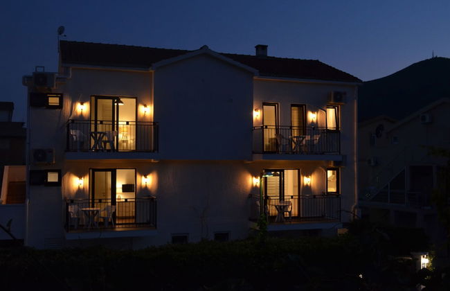 Casablanca Apartments - Photo 1