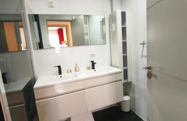 LE MIOLLIS - CENTRAL et CONFORT - WIFI- prés tansports en commun et commerces - Foto 18