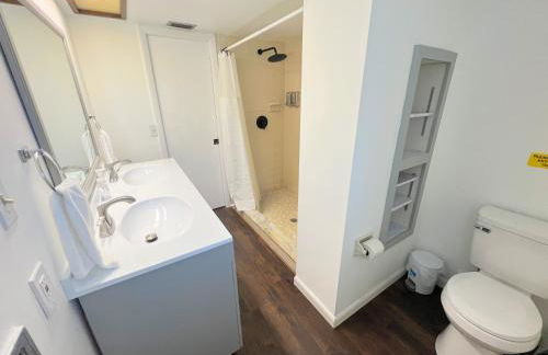 Dream Vacation Home w Heated Pool Close to Beaches Clearwater St Pete Quiet with Big Backyard - Foto 46