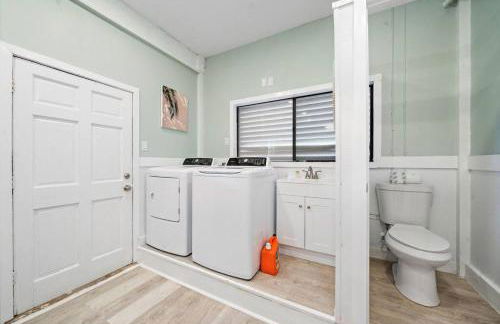 Cozy beach house with ocean views, fire pit and game room - Photo 16