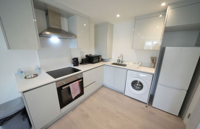 Heathrow Charge and Go - Photo 41