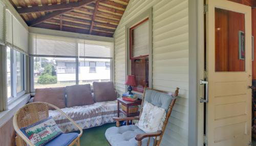 Grandmas Cottage with Sunroom Walk to Beach - Foto 4