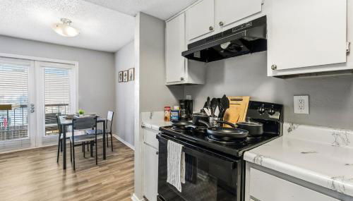 Trendy 2BR Apartment with Pool and Gym Access - Foto 3