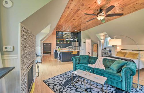 Stylish Studio with Fireplace about 3 Mi From Dtwn! - Foto 6