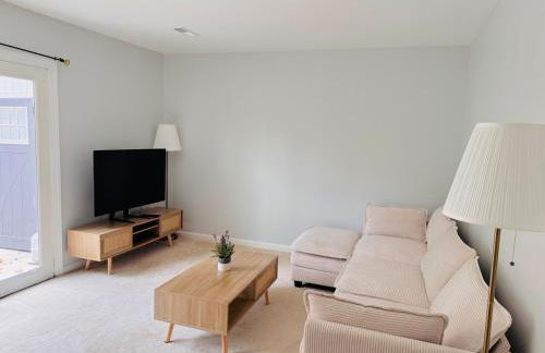 Charming 4BR 4BA Townhouse In Annandale, VA - Foto 30