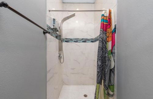 Spacious 2BR Apt with King Beds & Fully Equipped Kitchen - Foto 17