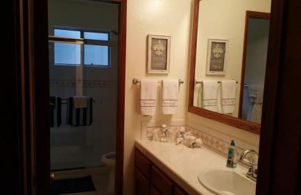 Lovely Mountain Lake Chalet by Yosemite: Equipped! - Foto 7