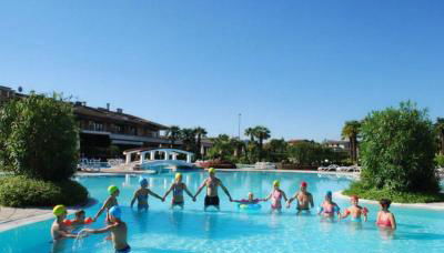 H2o Green Residence with 3 pools DesenzanoLoft Official Partner Homes & Villas by Marriott Bonvoy - Foto 1, sunbed