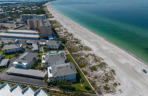 Sun Plaza by Coastal Chic Vacations - Private Beach Access with Pool and Tennis - Photo 33