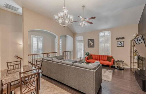 The Castle! by the Lake with Pool & Balcony West Plano - Foto 34