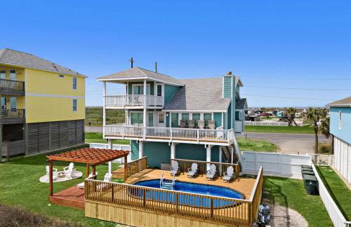 Oceanfront home with pool, large decks, fire pit and private walkover to the beach - Foto 42