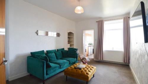 Two Bedroom Flat with Sea Views! - Foto 2