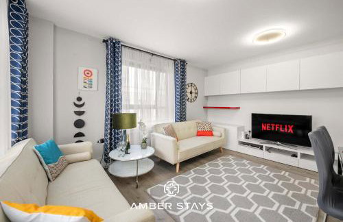 Modern 3 Bed Apartment in Acton by Amber Stays, Perfect for Business & Contractors - Photo 14