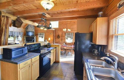 Charming Cabin Rental with a Hot Tub and Fireplace in the Smoky Mountains - Foto 20