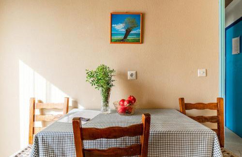 CozyCity2-Bedroom Apartment for3 by Alecos Studios - Foto 6