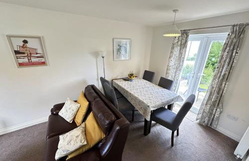 Snowdrop Cottage - Part of the The Bay Filey Holiday Village with pool, gym and direct beach access, pub, restaurant, tennis and meadows walks - Foto 7