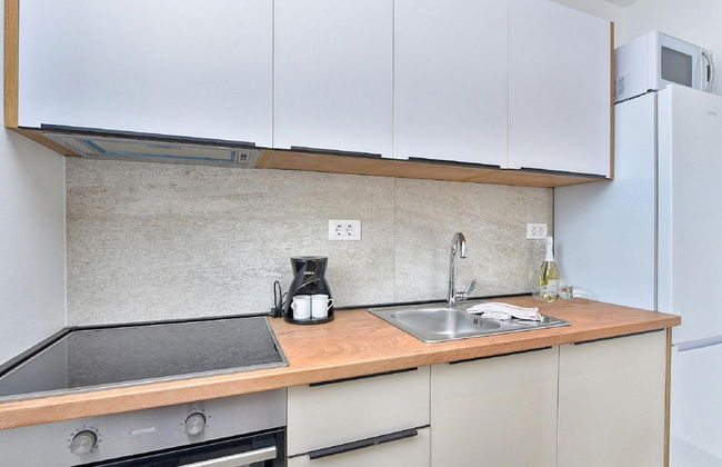 Modern Villa With Private Hydromassage Pool - Photo 10