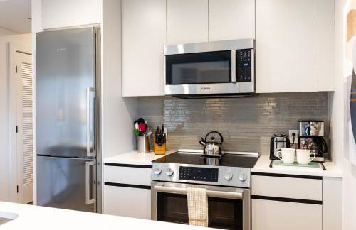 Luxury Apt Seaport with Pool - Photo 6