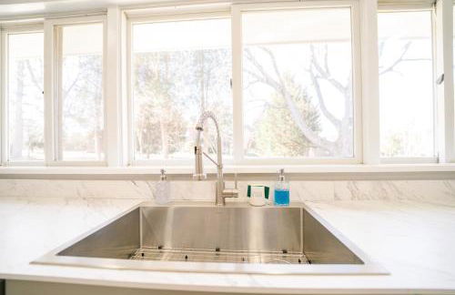 Spacious 10BR 5BA Free Parking Minutes to DC with Pool - Foto 41