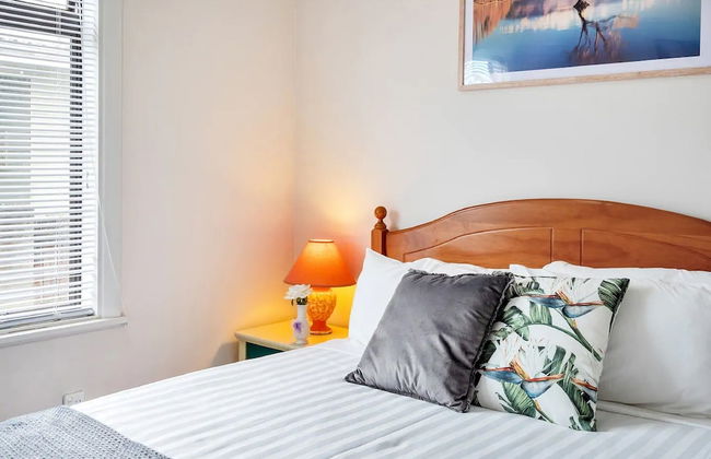 Kiwi Holiday Home near Airport - Photo 8