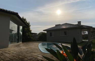 Casa com piscina para amigos e família - Foto 1