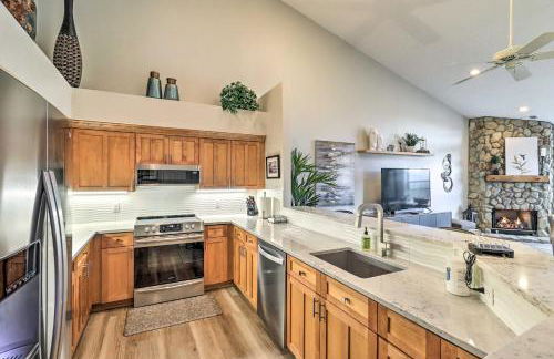 Indoor Pool and Golf Course Views Lake Lure Condo! - Foto 8