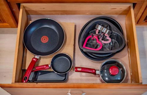 Peaceful Family Home with 3 Bedrooms and 2 Bathrooms - Photo 25