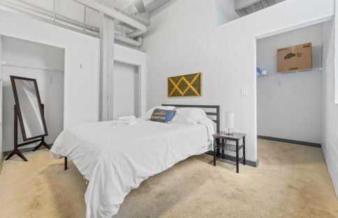 Downtown Loft l Cleveland l Parking l Cafe - Photo 11