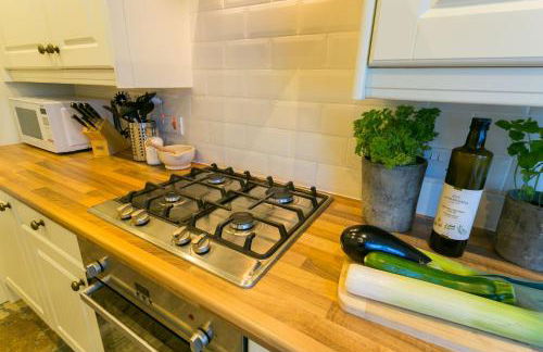 Sailors Return - Photo 13