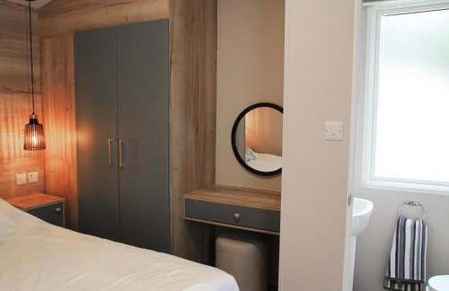 Modern two bedroom caravan with sofabed Sleeps 6 - Foto 11