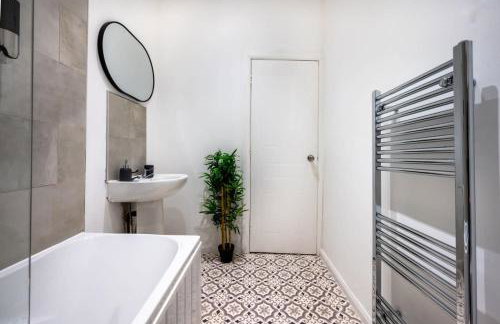 Homely 2 Bed Close to Leeds City Center by 53 Degrees Property, Sleeps 3 - Foto 19