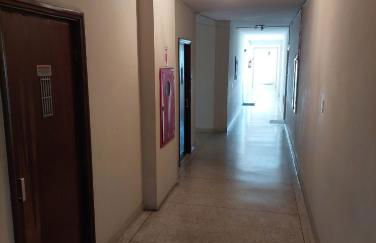 Apto frente à praia, aconchegante, vista lateral pro mar! - Foto 3