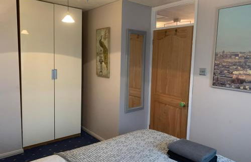 The Lake House, Woking - Photo 14