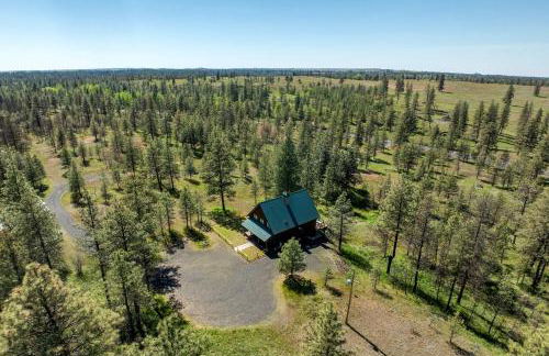 Spacious Rustic Cabin Rental with a Hot Tub in Cheney, Washington - Foto 11