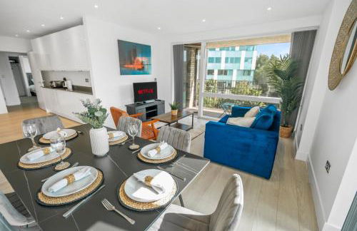 Modern 2 Bedroom with Superking Bed & Balcony views Near Wembley - Foto 1