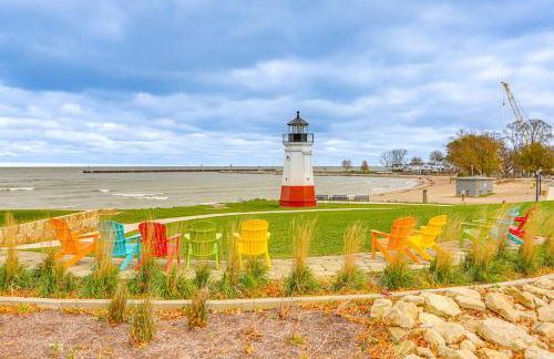 Walk to Beach Home with Pool in Vermilion - Foto 2