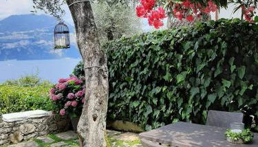 Villa sul Lago con pontile privato a Brenzone sul Garda - Unique and exclusive - Foto 3, Garden view