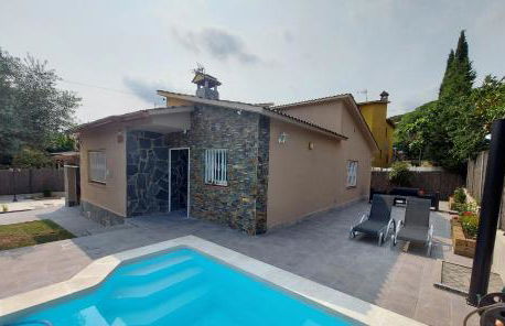 Cerca de Barcelona, y entre tres Parques Naturales, casa de 4 habitaciones y 2 baños con piscina, barbacoa y chimenea - Foto 2