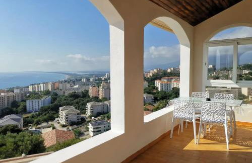 Appartement Vue Mer à Bastia, terrasse et piscine privée. - Photo 2
