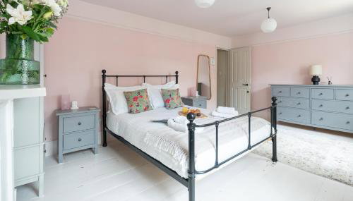 Spacious City-Centre House near Train Station & Business School, with Garden - Foto 4