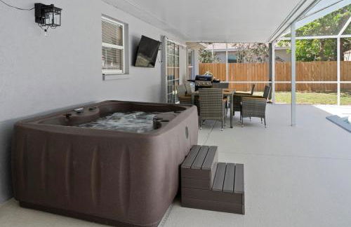 Relaxing 3BR Heated Pool & Hot Tub Retreat - Foto 27