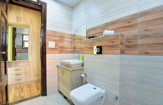 BedChambers Service Apartments Sector 38 - Photo 16