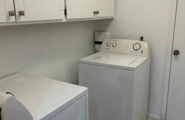 Great Edmond home, near OKC with 3 beds, Wi-fi, cold AC, and central heat, fully fenced backyard - Foto 25